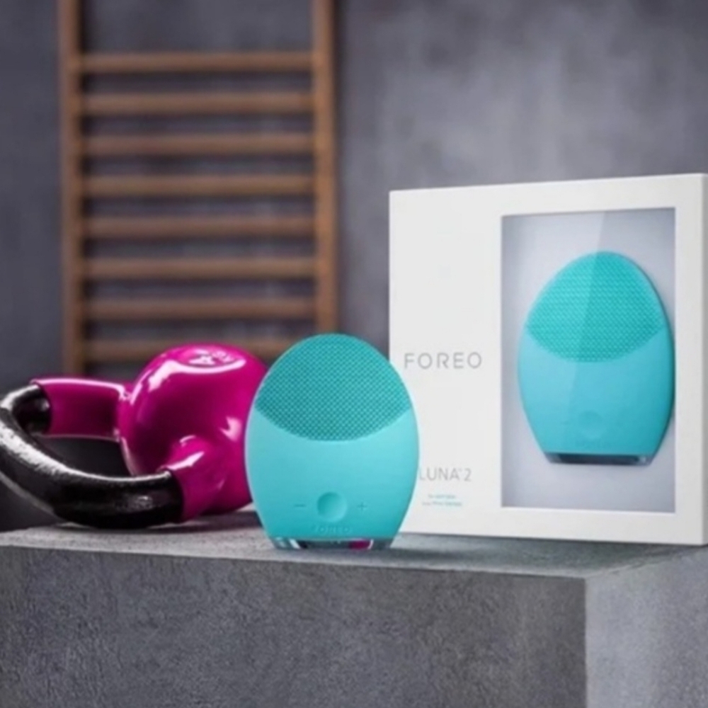 Foreo Luna 2 For Oily SKIN. New And Sealed Orig. Price $189. One In Sealed Box.